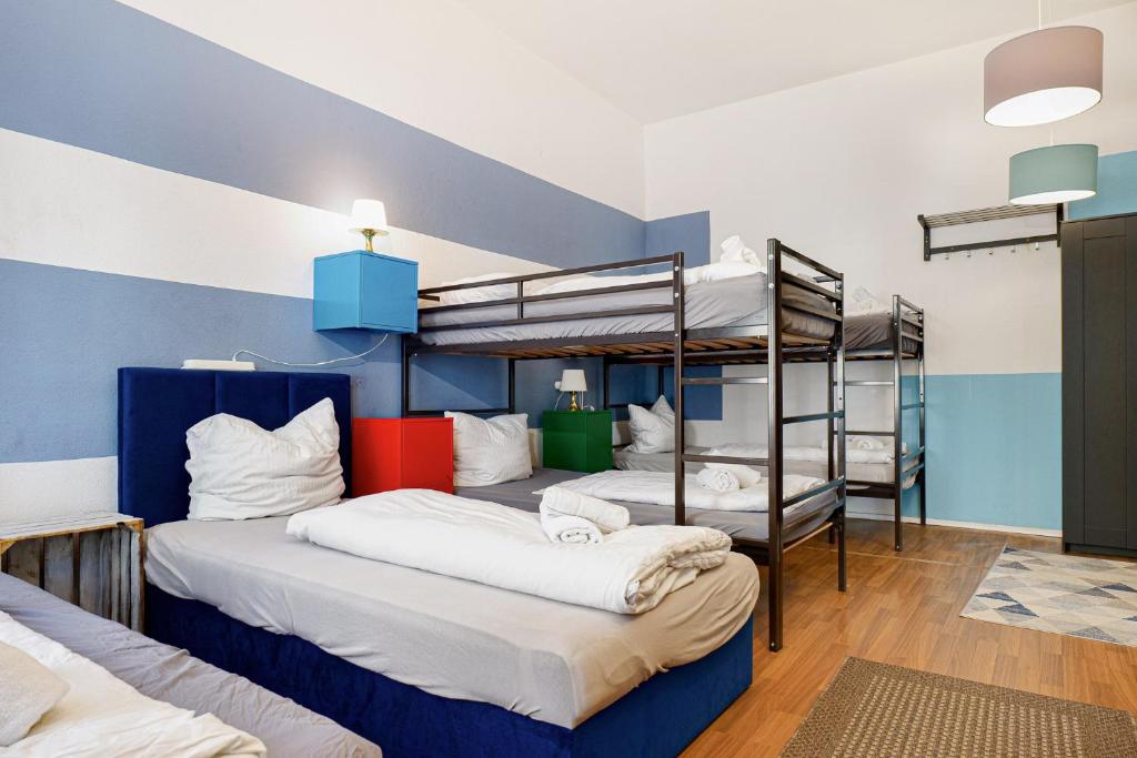 Poschodová posteľ alebo postele v izbe v ubytovaní Blue Chili 13 - Nur ein Katzensprung in die City - bis 8 Pers