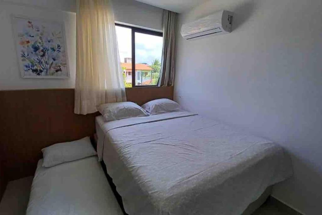 En eller flere senge i et værelse på Residencial Taormina - apartamento à beira-mar novinho!