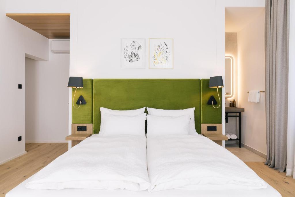 Postel nebo postele na pokoji v ubytování Bio-Hotel Schani Wienblick