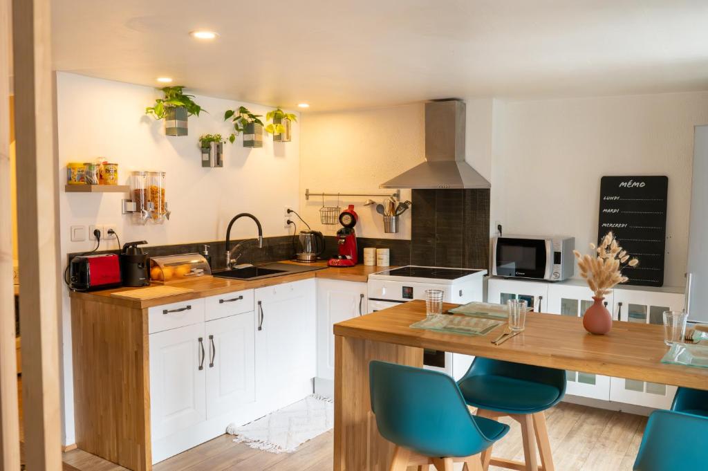 Dapur atau dapur kecil di Appartement au Centre ville historique Le vieux Langres