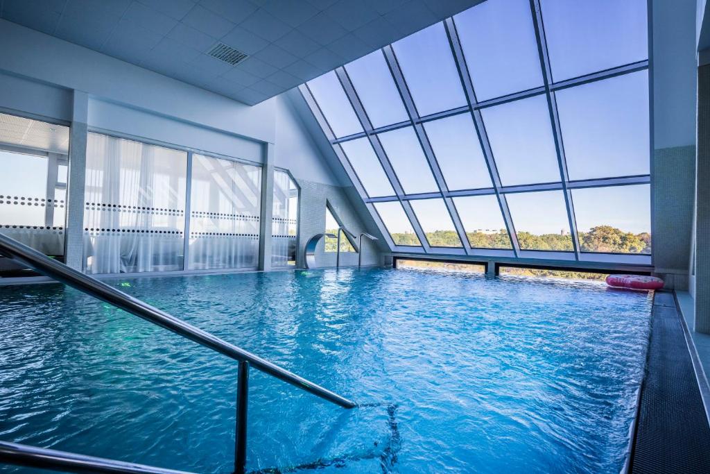 Bazén v ubytování First Hotel Planetstaden nebo v jeho okolí