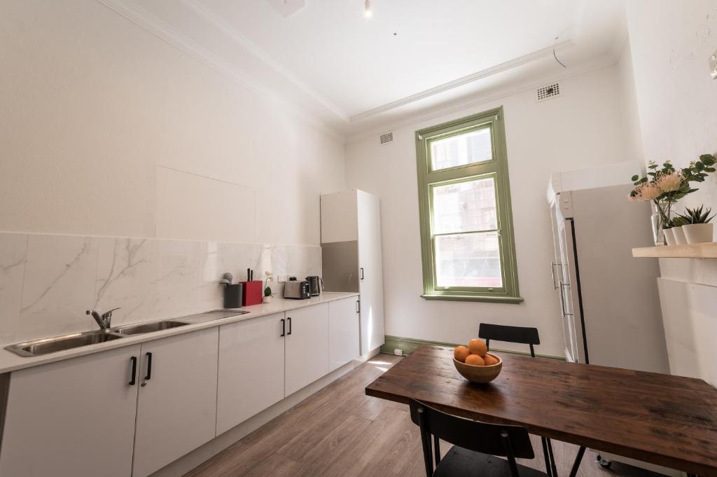 Kuchyň nebo kuchyňský kout v ubytování Sydney Central Inn