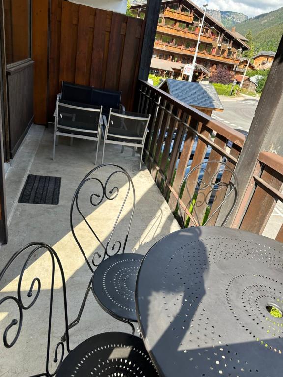 Balkón alebo terasa v ubytovaní Bel appartement rénové, central et skis aux pieds