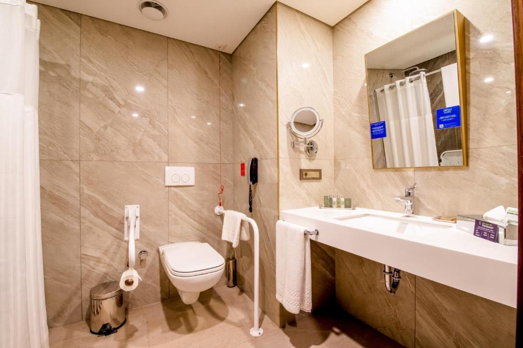 Koupelna v ubytování Doubletree By Hilton Antalya City Centre