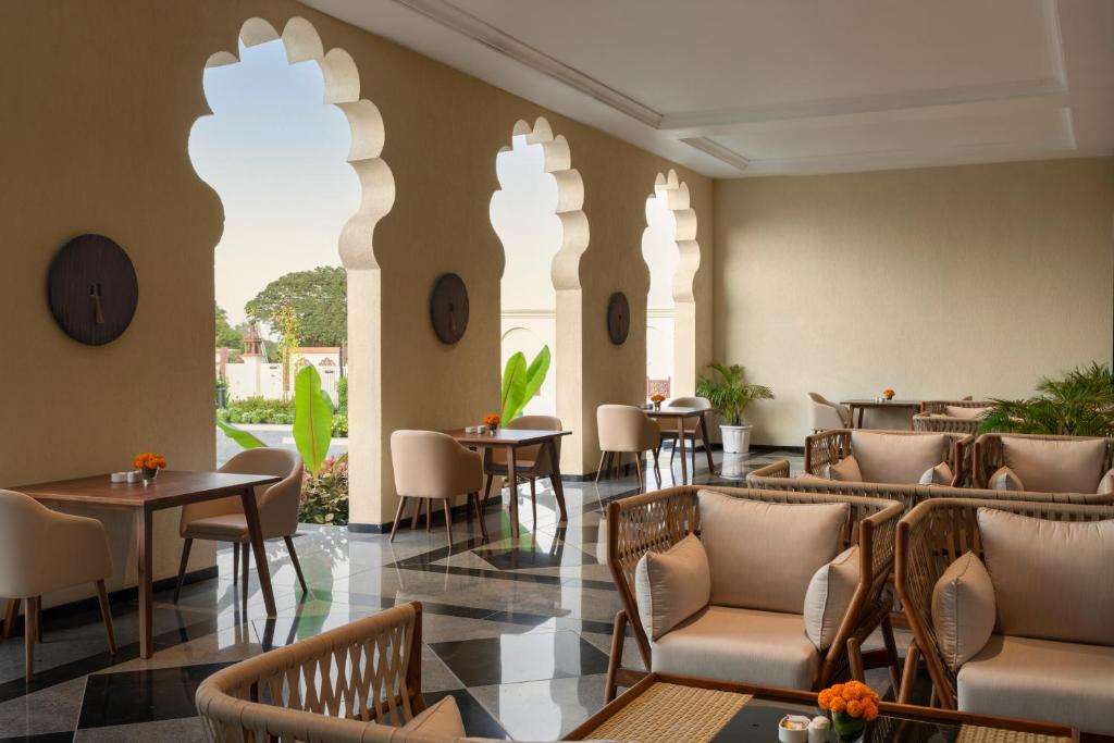 Posezení v ubytování Uday Palace Navsari, a member of Radisson Individuals