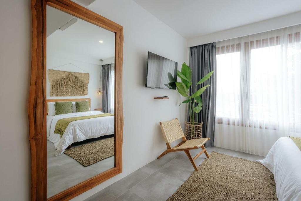 Postel nebo postele na pokoji v ubytování Puri Garden Hotel & Hostel