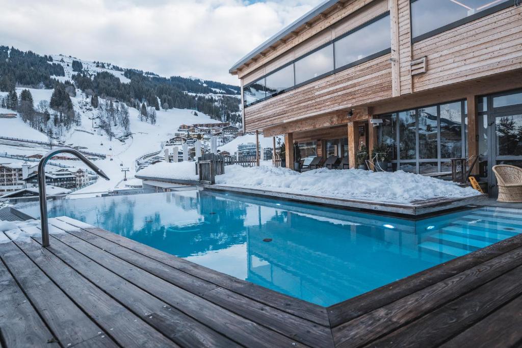 Bazén v ubytovaní Alpin Juwel - Lifestyle und Biohotel alebo v jeho blízkosti
