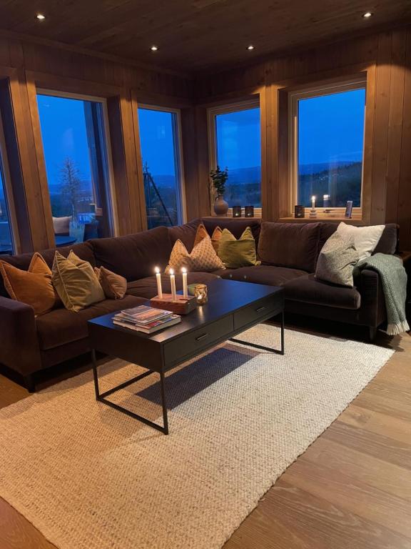 a living room with a couch and a table with candles at Bualie Golsfjellet in Gol