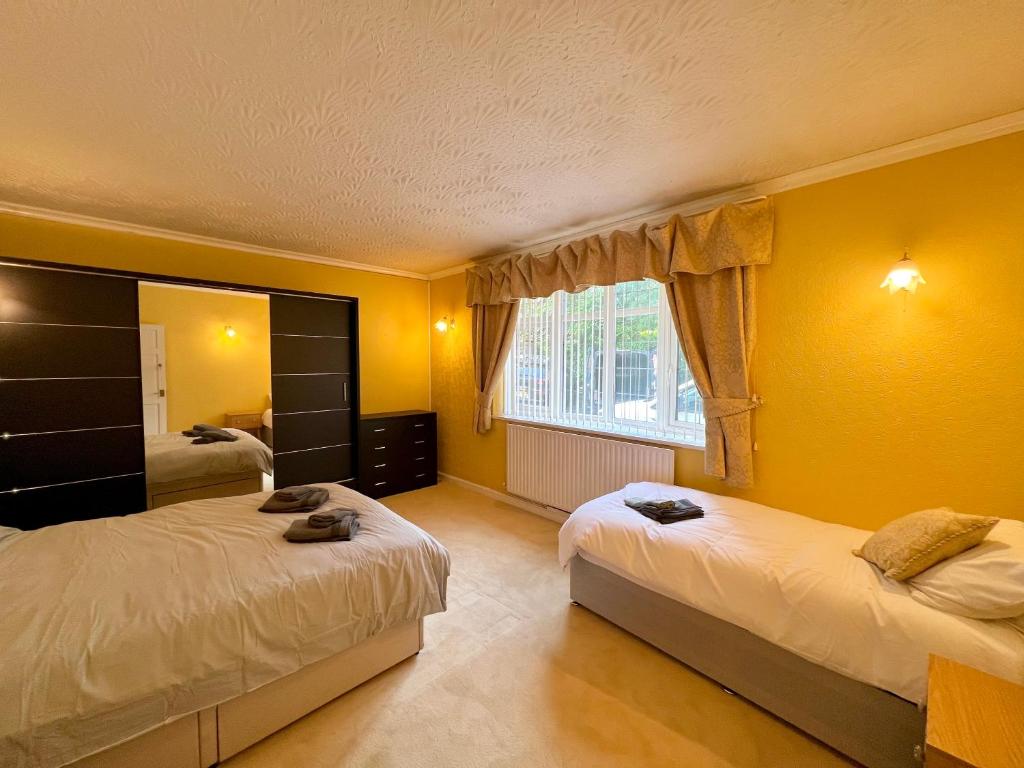 Private Room In Spacious Bungalow Retreat, Bromsgrove, UK