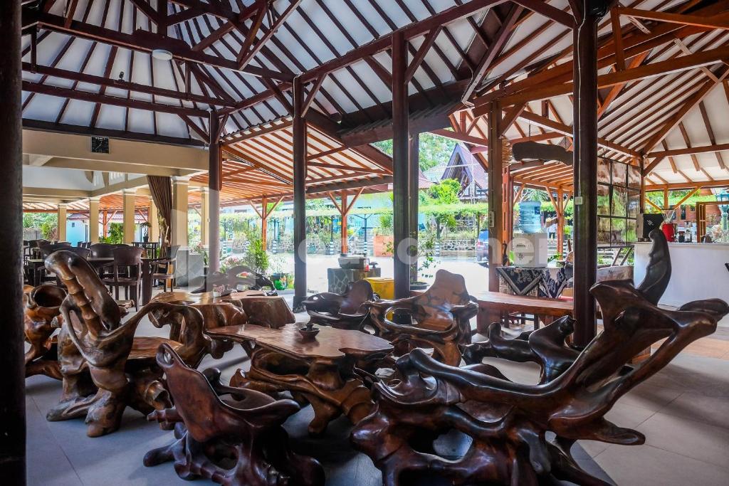 Restaurace v ubytování Kebon Krapyak Cottage Syariah Mitra RedDoorz near Stadion Maguwoharjo