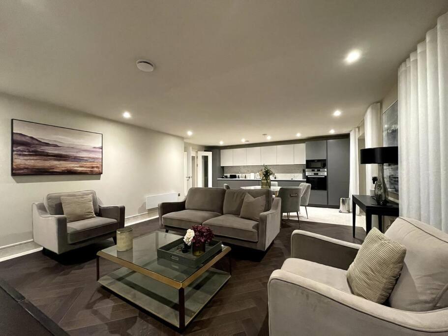 a living room with couches and a table in a room at 2BR Urban Vista Retreat in Chigwell