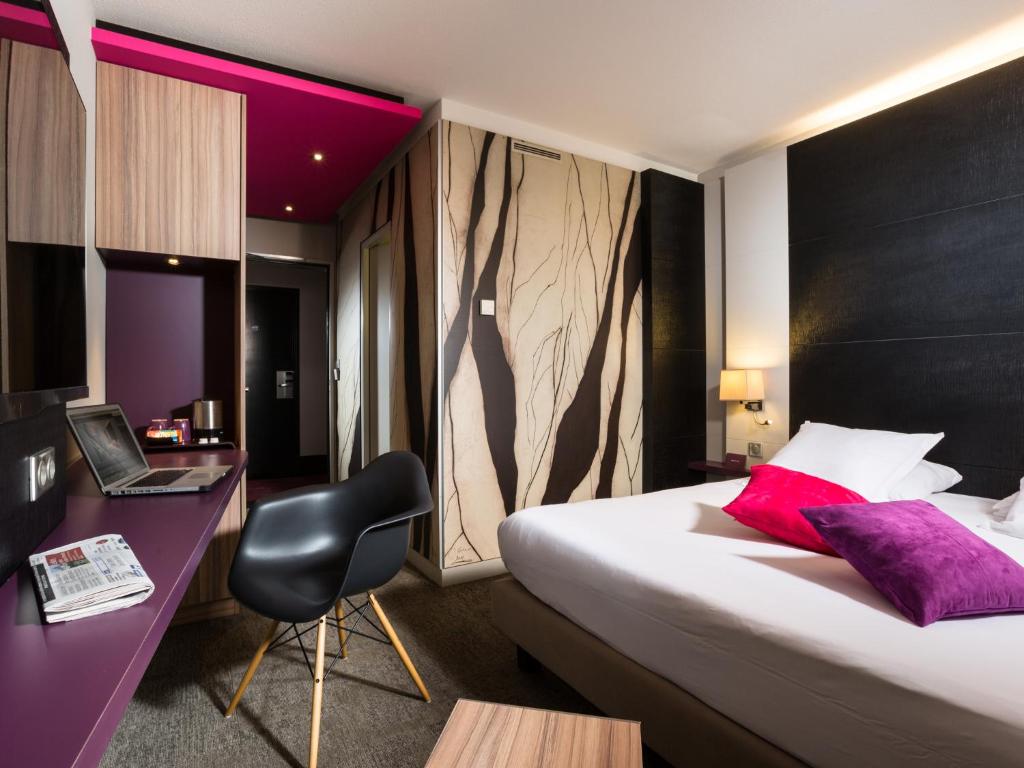 Postel nebo postele na pokoji v ubytování Mercure Colmar Centre Unterlinden