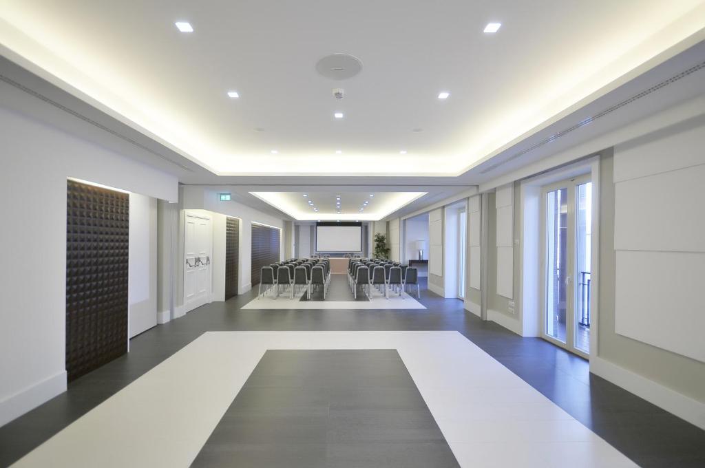 Zdjęcie z galerii obiektu Grand Hotel Oriente w mieście Neapol