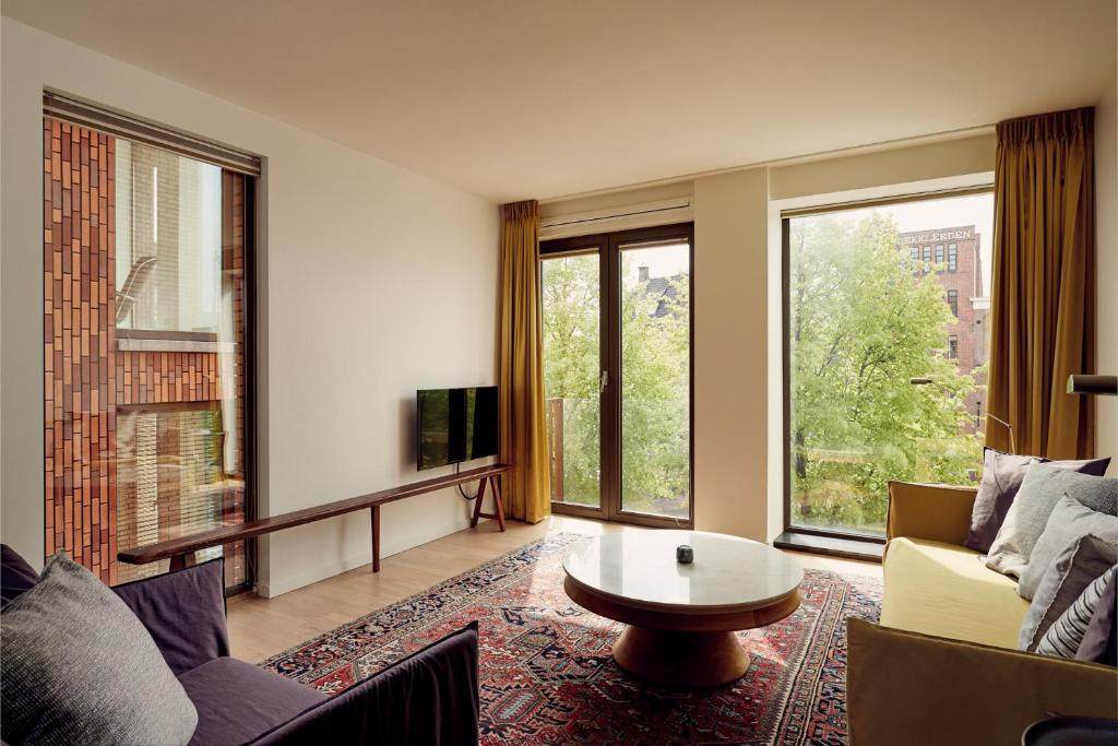Business Guesthouse - Suite With River View