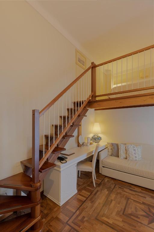 Khu vực ghế ngồi tại Palazzo Pischedda