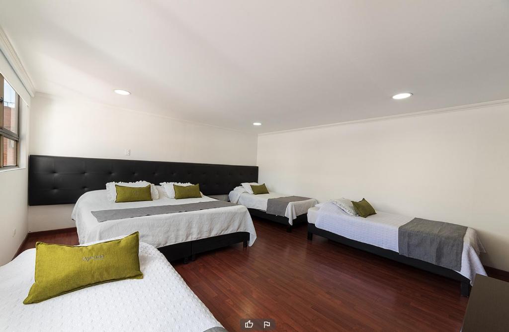 Postel nebo postele na pokoji v ubytování HOTEL EMBASSY STAR