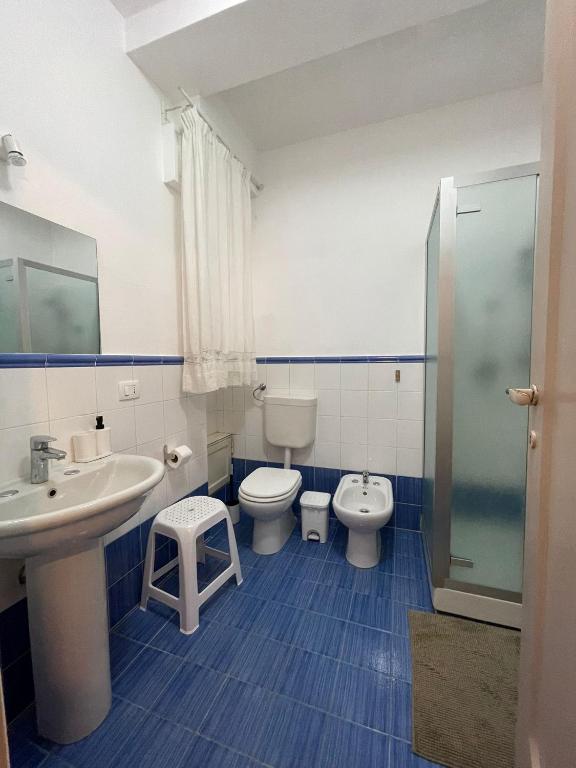 A bathroom at 100 PASSI Politeama
