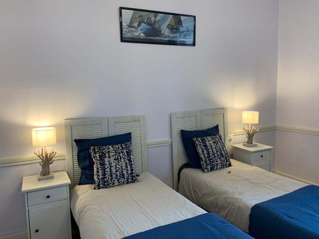 Manoir de Bel Ébat - Twin Room With Private External Bathroom