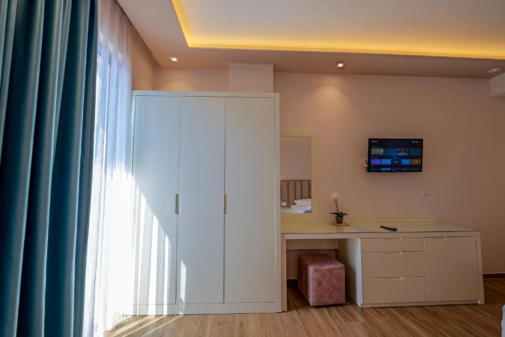 Uma televisão e/ou sistema de entretenimento em HOTEL DENOEL