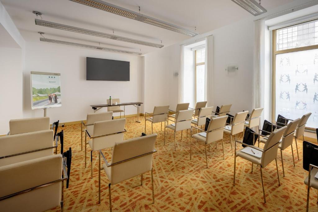 TV a/nebo společenská místnost v ubytování UNA HOTELS Napoli