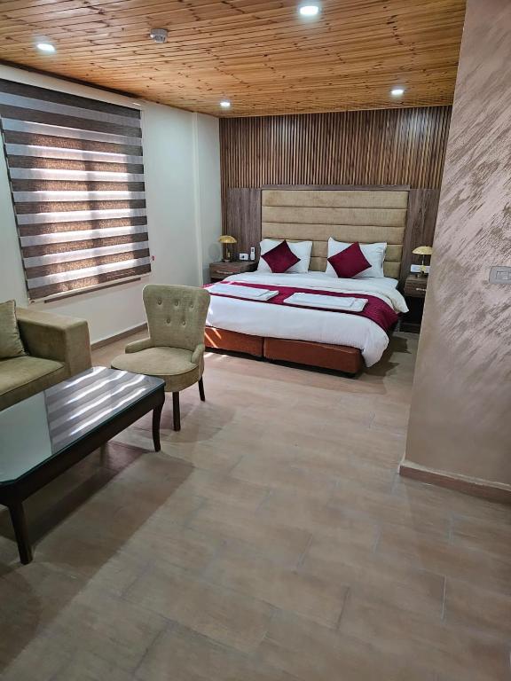 Postel nebo postele na pokoji v ubytování Sunset Hotel