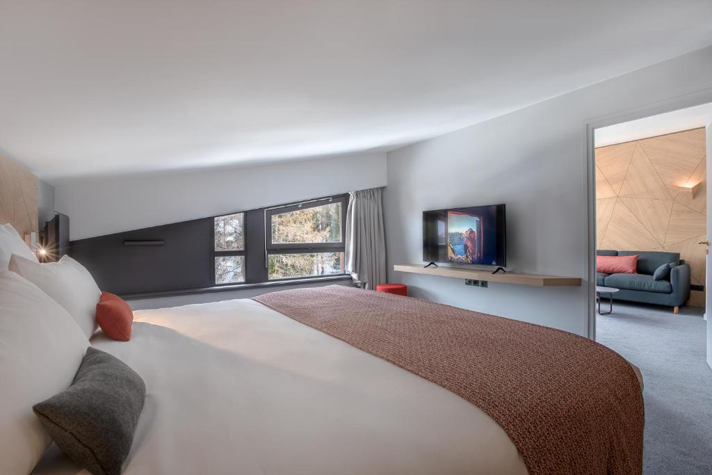 TV a/nebo společenská místnost v ubytování Altezza - Arc 1800 Hotel & Spa - ex Mercure