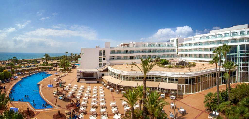 a resort with a swimming pool and a large building at Servigroup Marina Playa in Mojácar