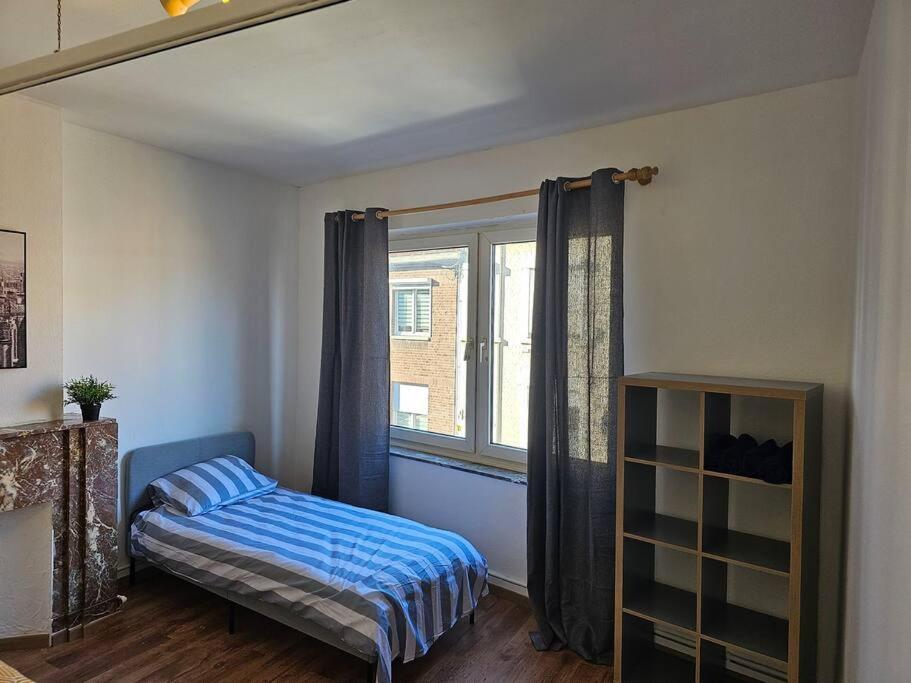 Postel nebo postele na pokoji v ubytování Logement Cracovie 93 /1 1