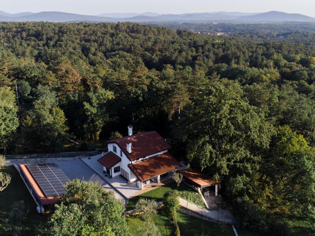 an overhead view of a house in the middle of a forest at 9b-The Resort in Sežana
