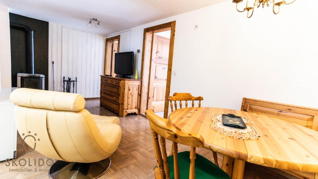 TV a/nebo společenská místnost v ubytování Gemütliches Ferienhaus Brigerbad