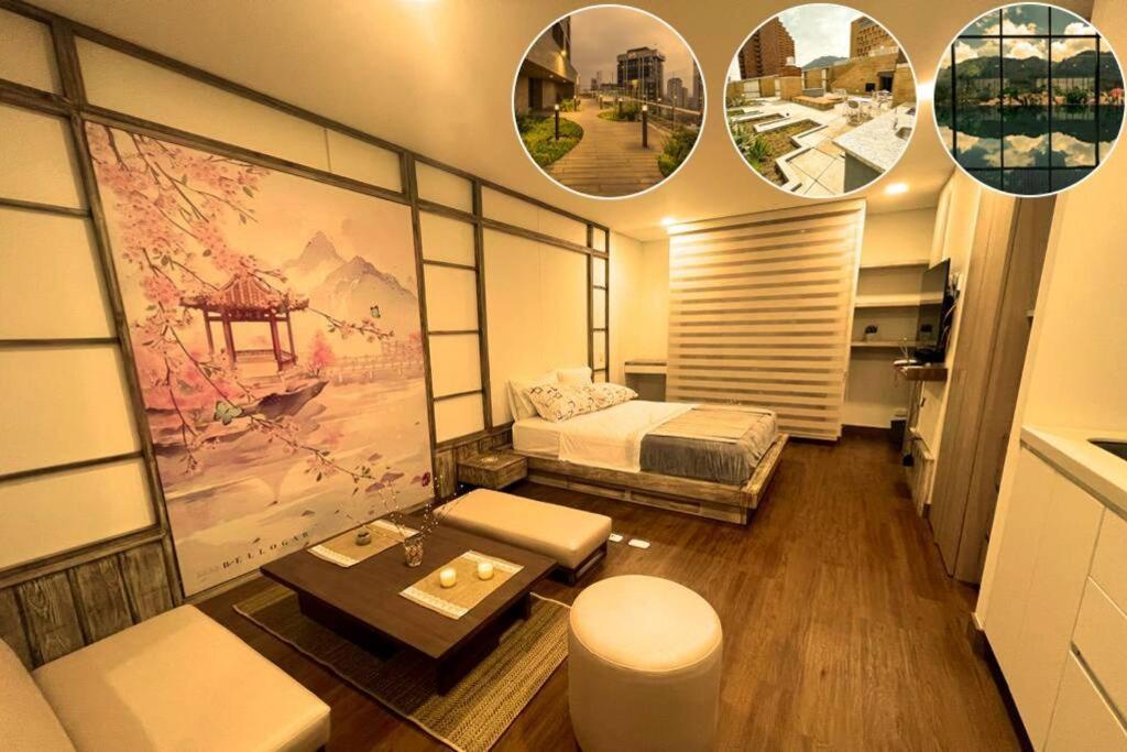 een kamer met een bed en een tafel in een kamer bij Loft estilo Japonés in Bogota