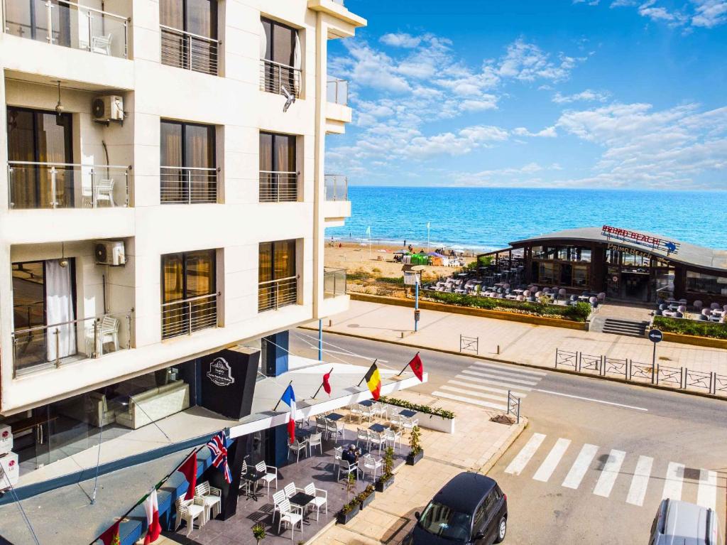 Nespecifikovaný výhled na moře nebo výhled na moře při pohledu z aparthotelu