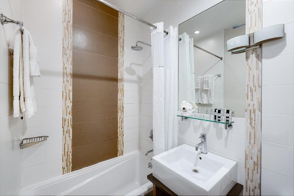 Condor Hotel by LuxUrban - Corner King Room - Non-Smoking