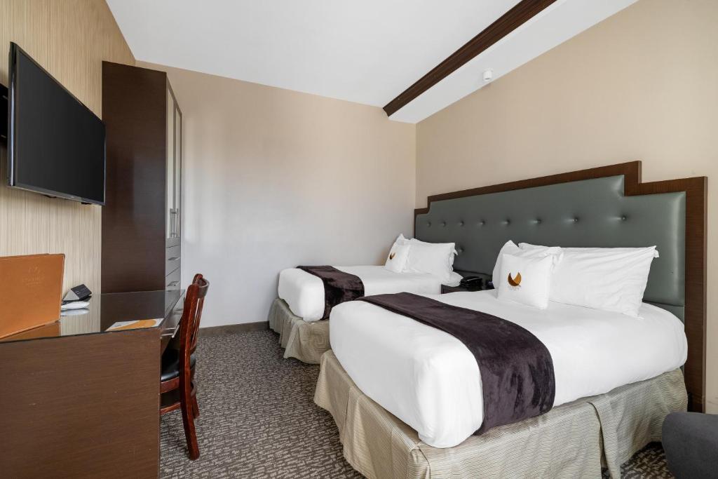 Condor Hotel by LuxUrban - One-Bedroom Suite With Two Twin Beds - Non-Smoking