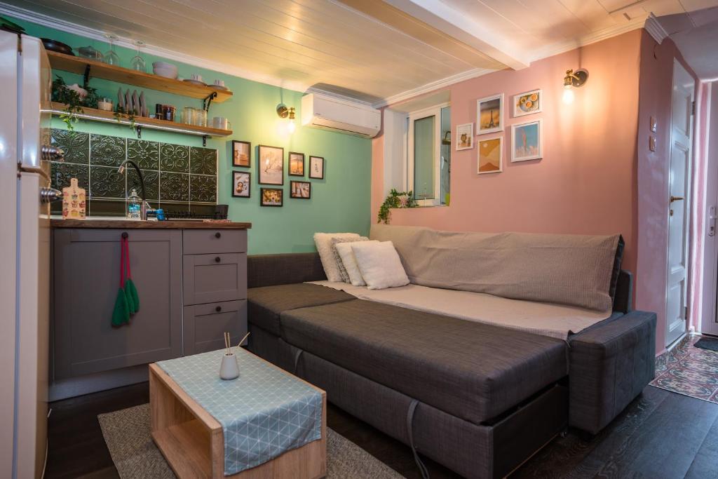 Athina's little apartment - 3