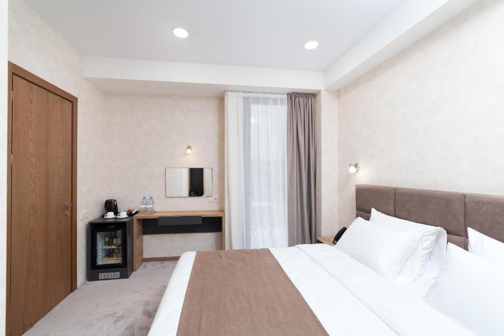 Postel nebo postele na pokoji v ubytování Brooch Boutique Hotel