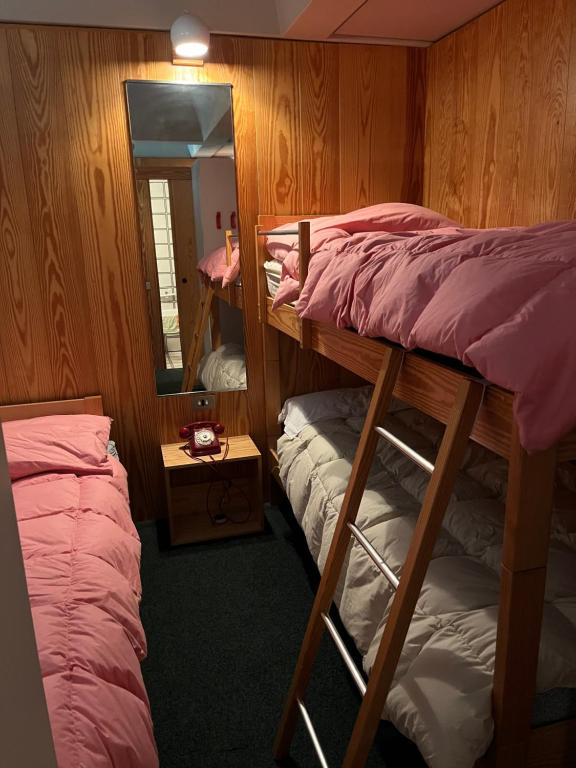 Postel nebo postele na pokoji v ubytování Appartamento Cinzia Residence Solaria Marilleva 1400