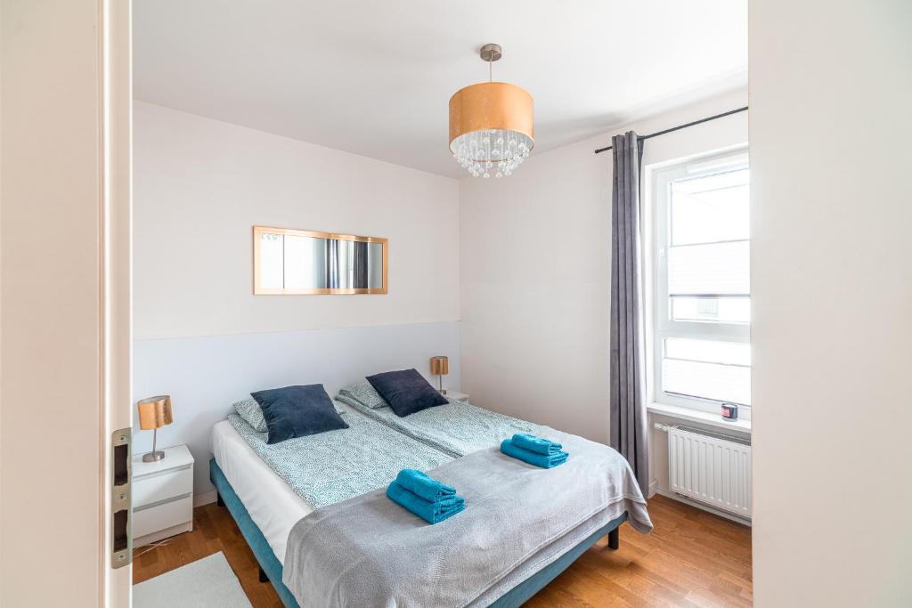 a bedroom with two beds and a window at Apartament Chmielna Gold in Kraków