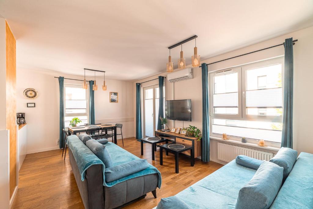 Televízia a/alebo spoločenská miestnosť v ubytovaní Apartament Chmielna Gold