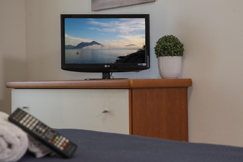 TV a/nebo společenská místnost v ubytování Isa Center - Leonardo Accademy - MXP - Lakes