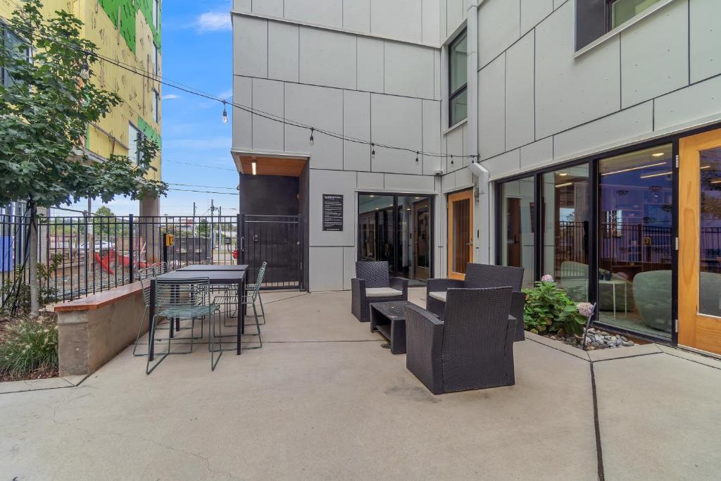 Chic 1-bed in Vibrant Optimist Park apts - Housity