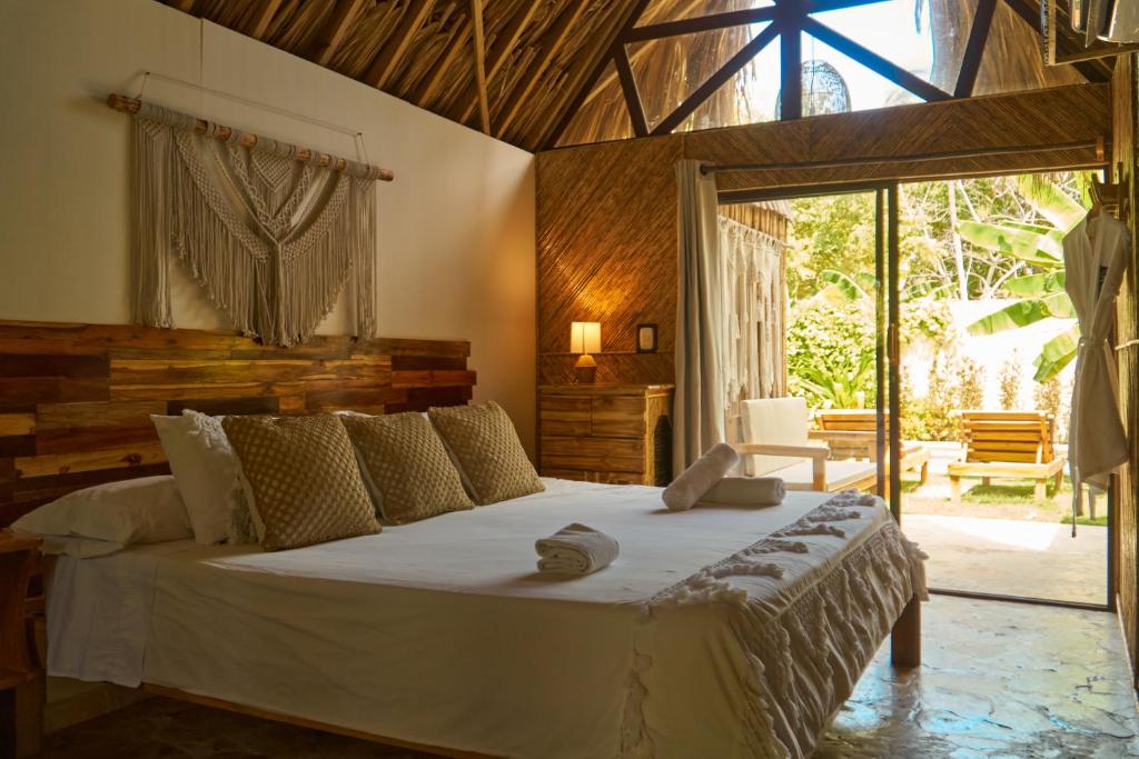 Postel nebo postele na pokoji v ubytování Hotel Isla Mucura 40 PERCENT OFF 2 NIGHTS, 60 PERCENT OFF MIN 3 NIGHTS