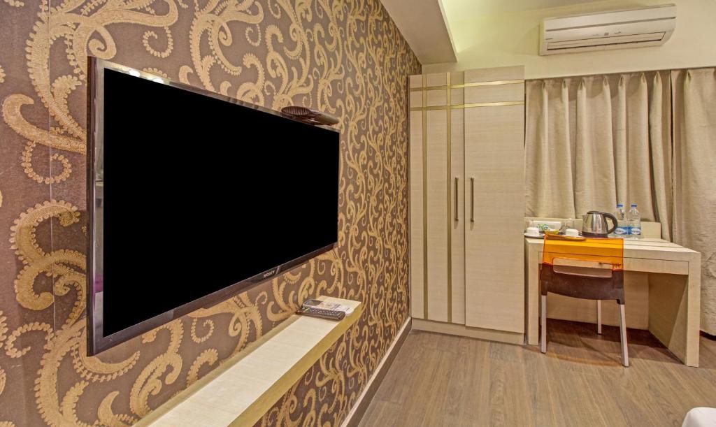 TV a/nebo společenská místnost v ubytování Hotel Radiant