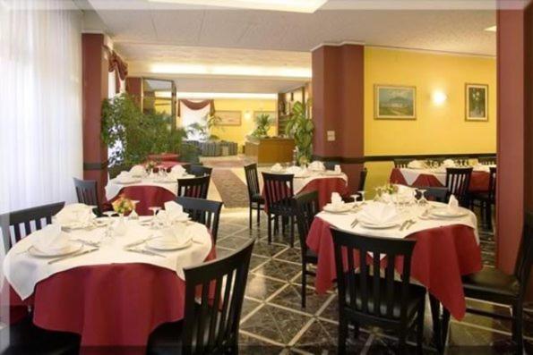 En restaurang eller annat matställe på Hotel Florida