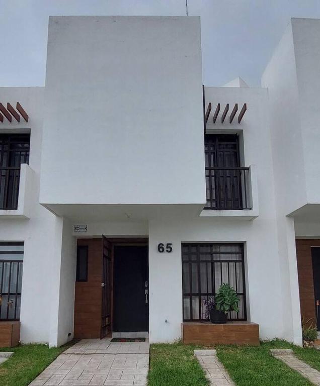 a white building with a door and windows at Residencial Aeropuerto in Veracruz