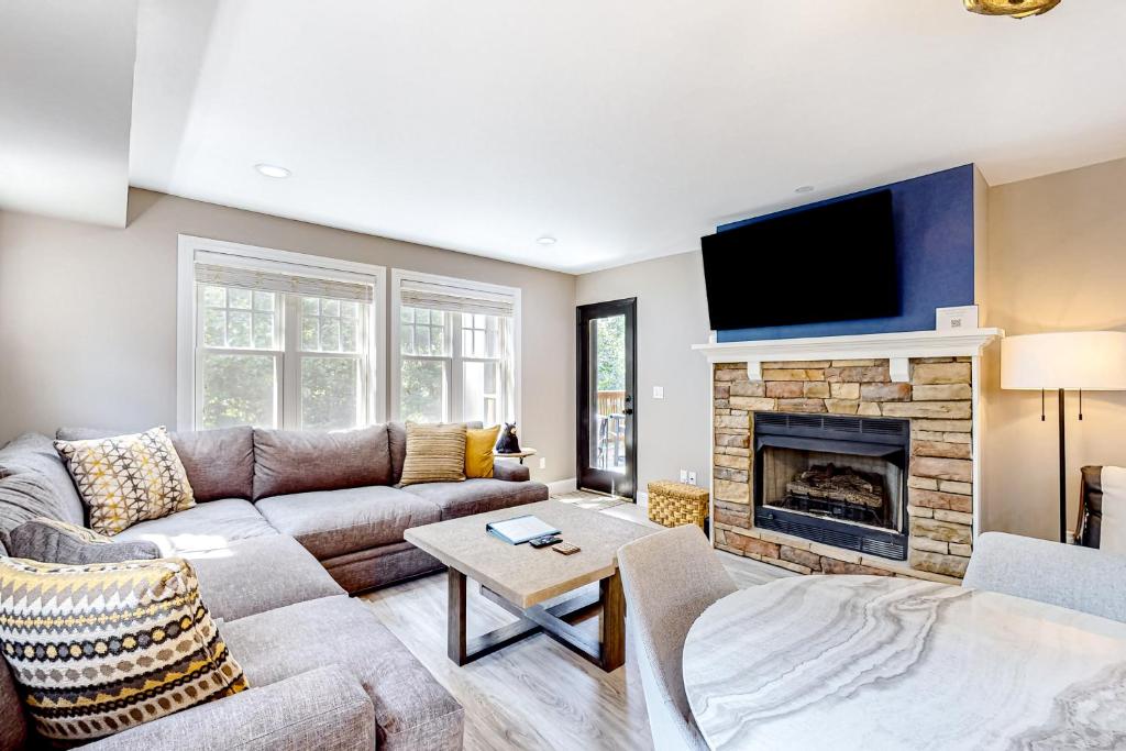 Postel nebo postele na pokoji v ubytování Still Lake Getaway