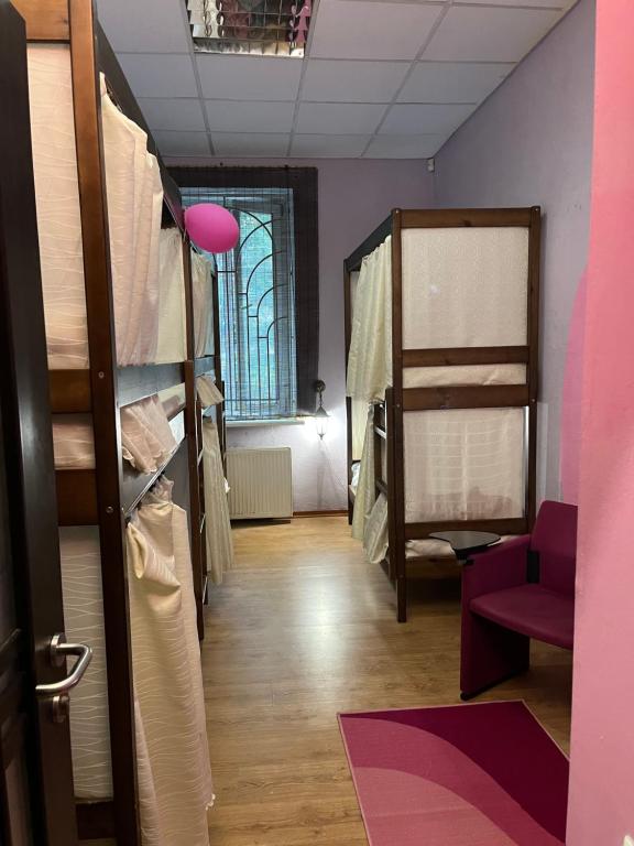 Postel nebo postele na pokoji v ubytování ArArAt-PODOL Hostel KYIV