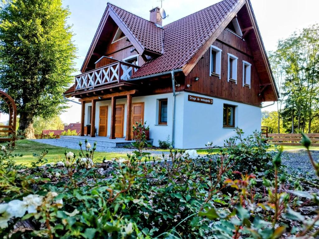 a house with a brown roof at Apartamenty Przesieka ul. Droga do wodospadu 3 in Przesieka