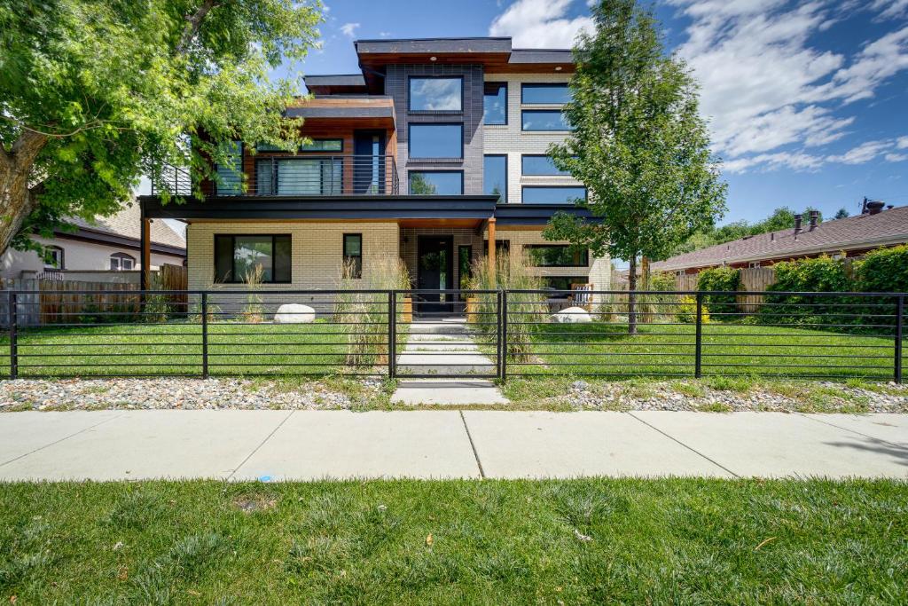 Stylish Denver Home with Rooftop Deck and Pool Table!, Denver (updated