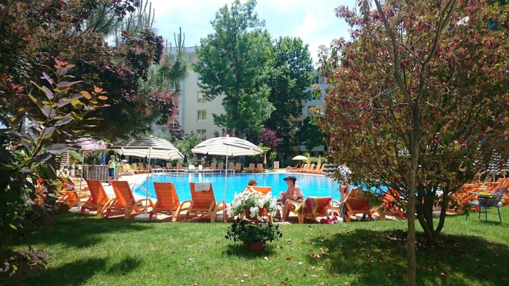 Bazén v ubytování Yassen Holiday Village nebo v jeho okolí